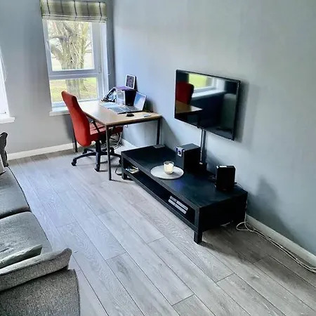 Entire 1 Bedroom With Private Parking Lägenhet *