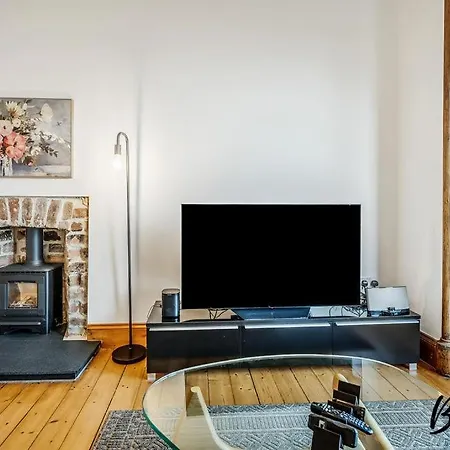 Vavin - Central - Cozy 2 Br-1ba - Free Parking Apartment *