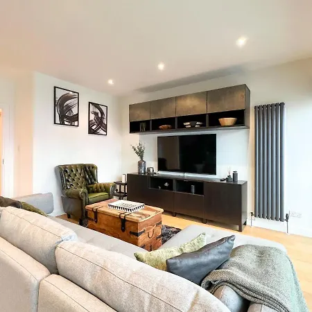 Daire Lovely 2 Bed Duplex With Hydro Views Glasgow