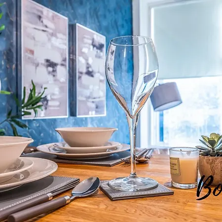 Apartment Beaubourg - Finnieston 1br-1ba - Free Parking Near Kelvingrove Park By Bonjour Residences Glasgow