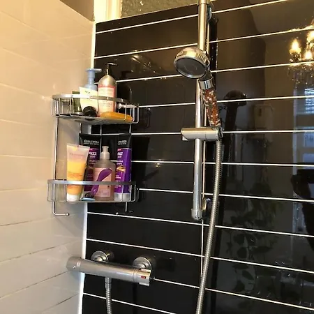 Spacious 3 Bed Flat In The Heart Of The West End. Glasgow