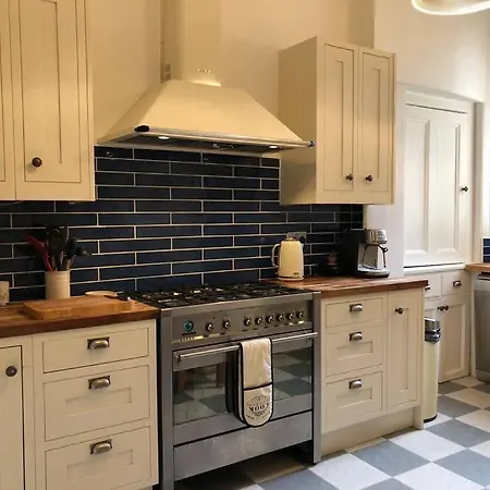 Spacious 3 Bed Flat In The Heart Of The West End. 格拉斯哥