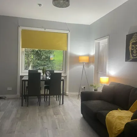 Immaculate 3-bed In Close To M8