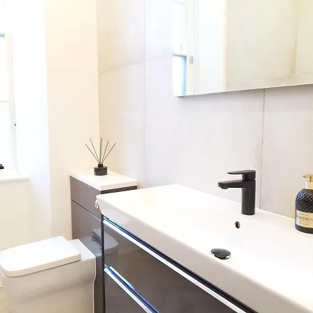 69 St Georges Mansions * Глазго