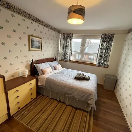 West End Hidden Gem - Modern 2-bedroom With Residents Patio Apartment
