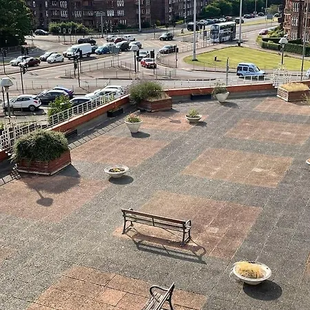 West End Hidden Gem - Modern 2-bedroom With Residents Patio