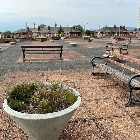 West End Hidden Gem - Modern 2-bedroom With Residents Patio * Glasgow