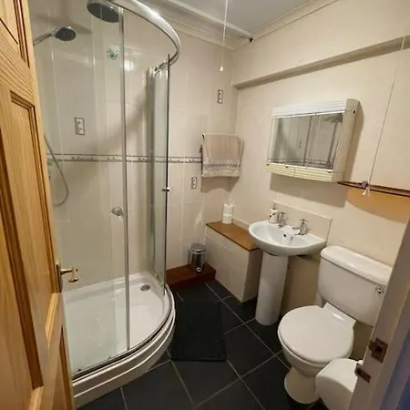 West End Hidden Gem - Modern 2-bedroom With Residents Patio *