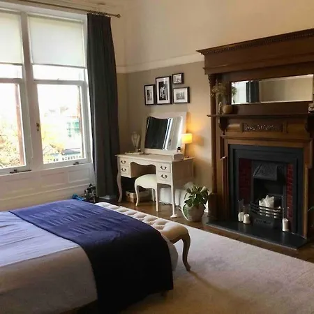 Apartman Spacious 3 Bed Flat In The Heart Of The West End. *