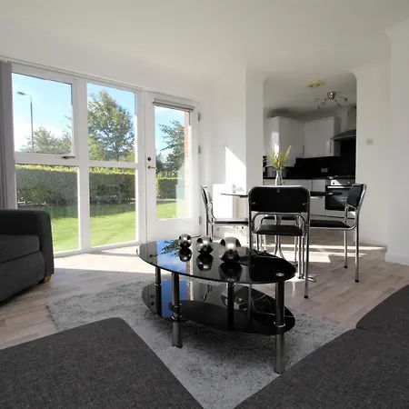 *stunning 2 Bed Flat* * 格拉斯哥