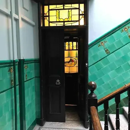 Spacious 3 Bed Flat In The Heart Of The West End.