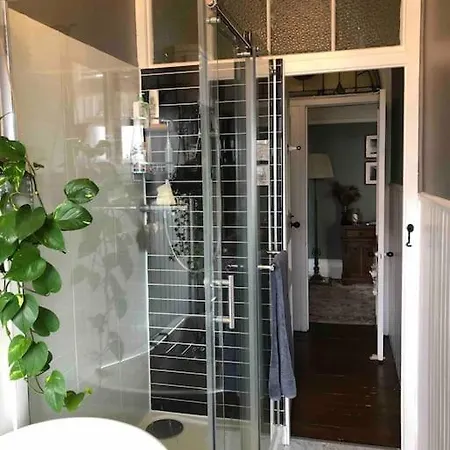 Apartament Spacious 3 Bed Flat In The Heart Of The West End. *