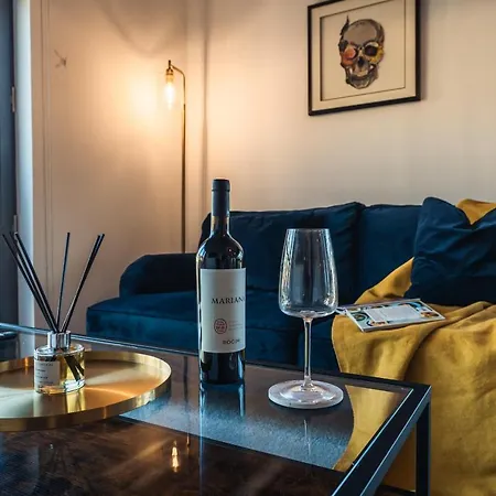 View - A Stunning 2 Bed * Glasgow
