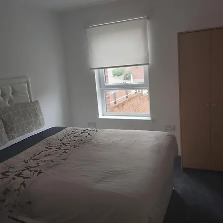 Apartment City, Celtic Park & Emirates Stadium Apartment, For Families Or Age Over 23 *