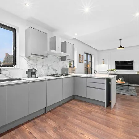 Modern With Free Parking Near Town & Green Glasgow
