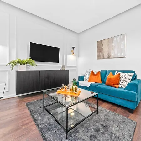 Modern With Free Parking Near Town & Green *