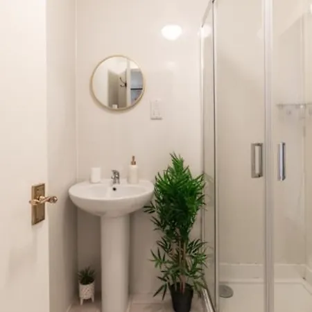 Finnieston 1-bed - Walk To Hydro & Bars - Sleeps 2 Apartment