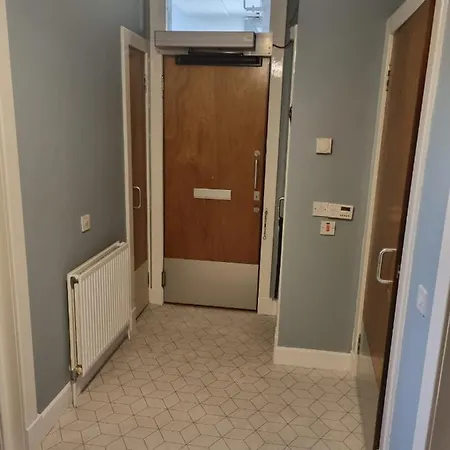 Colourful, Comfortable Flat In Heart Of West End Glasgow