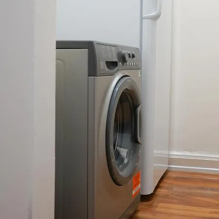 - 2 Bedroom Apartment Glasgow