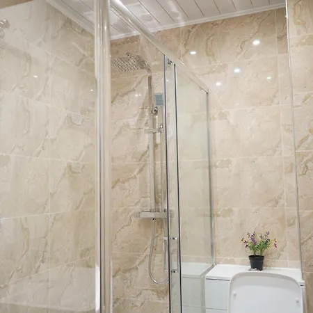 - 2 Bedroom