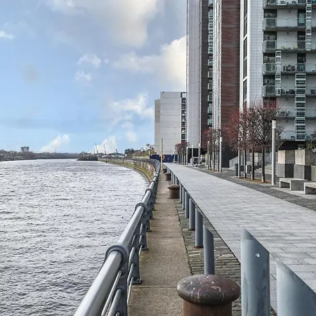 Riverside Modern 2 Bedroom Flat Glasgow