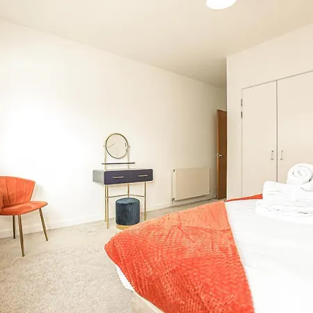 Riverside Modern 2 Bedroom Flat