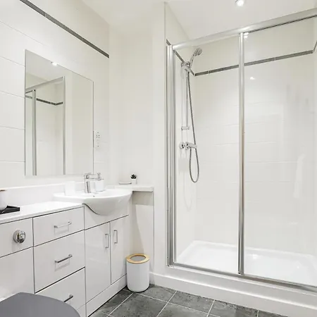Apartment Riverside Modern 2 Bedroom Flat *