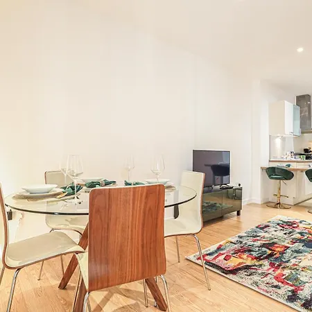 Apartment Riverside Modern 2 Bedroom Flat *