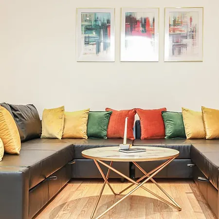 Riverside Modern 2 Bedroom Flat * Glasgow