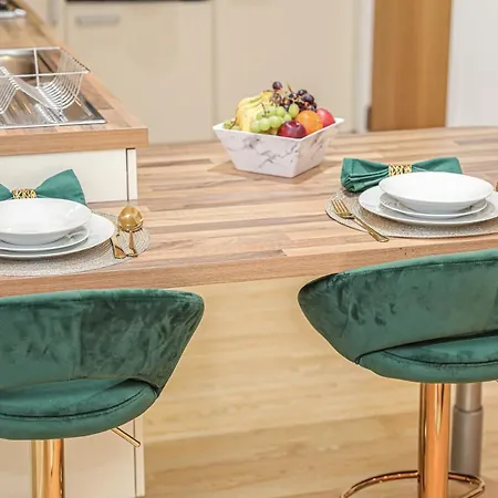 Apartment Riverside Modern 2 Bedroom Flat *