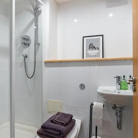 View - A Stunning 2 Bed Daire *