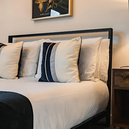 View - A Stunning 2 Bed Glasgow