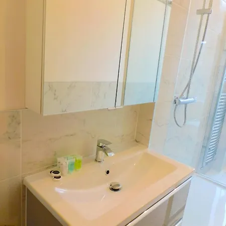 Spacious Apt Mins From Art Gallery And Gla Uni *