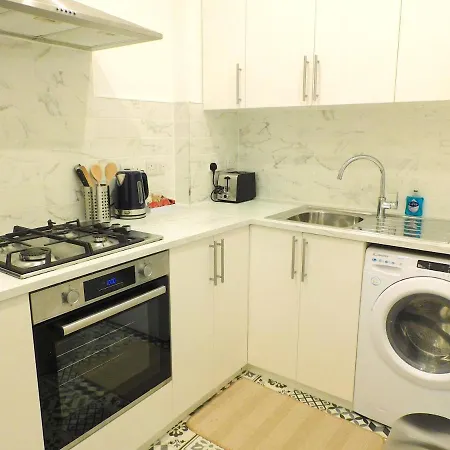 Lägenhet Spacious Apt Mins From Art Gallery And Gla Uni