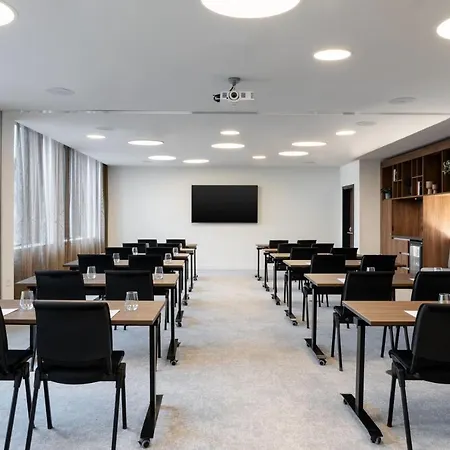 Courtyard By Marriott Sec 4*