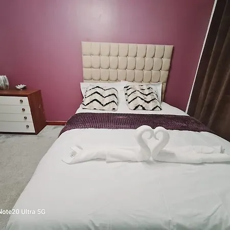 Stunning 2-bedrooms 1 Living Spacious Family Friendly Apartment *
