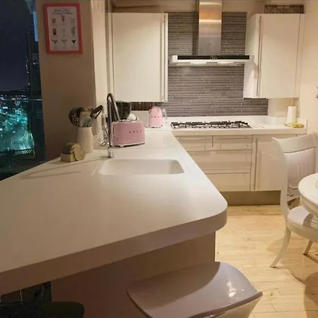 Designer Penthouse With Riverviews - G1 Centre, 3 Bedrooms, 2 Bathrooms, 1 Living / Kitchen. Full Floor, Wrap Around Terrace, Panoramic Views, Off Station / Buchanan Street Apartment *