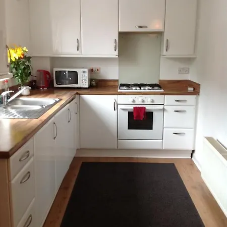 Apartment Bellway Commonwealth Apartment, Only Ages Over 23