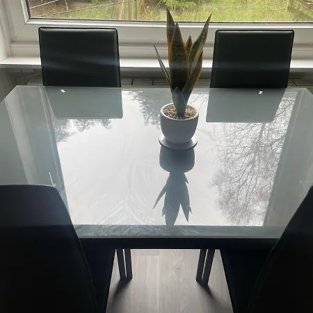 Apartment Immaculate 3-bed In Close To M8 Glasgow