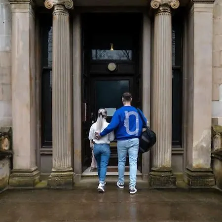 The Devonshire - Your 5 Star West End Stay!