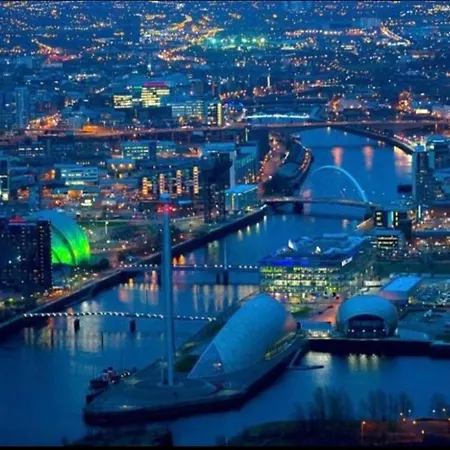 Designer Penthouse With Riverviews - G1 Centre, 3 Bedrooms, 2 Bathrooms, 1 Living / Kitchen. Full Floor, Wrap Around Terrace, Panoramic Views, Off Station / Buchanan Street Apartman Glasgow