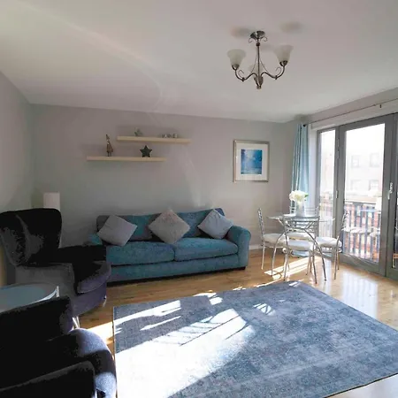 Bright Contemporary Merchant Flat In Location Apartment
