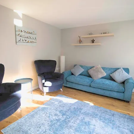 Bright Contemporary Merchant Flat In Location Apartment
