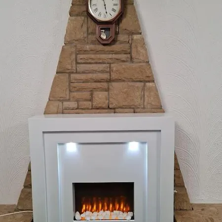 Apartment Stunning 2-bedrooms 1 Living Spacious Family Friendly