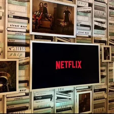 Designer Penthouse With Riverviews - G1 Centre, 3 Bedrooms, 2 Bathrooms, 1 Living / Kitchen. Full Floor, Wrap Around Terrace, Panoramic Views, Off Station / Buchanan Street