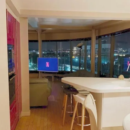 Designer Penthouse With Riverviews - G1 Centre, 3 Bedrooms, 2 Bathrooms, 1 Living / Kitchen. Full Floor, Wrap Around Terrace, Panoramic Views, Off Station / Buchanan Street Apartman Glasgow