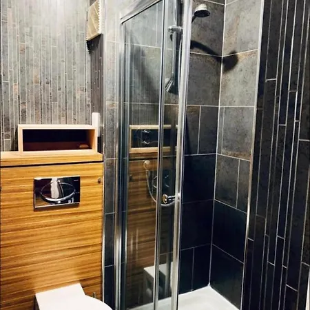 Appartement Designer Penthouse With Riverviews - G1 Centre, 3 Bedrooms, 2 Bathrooms, 1 Living / Kitchen. Full Floor, Wrap Around Terrace, Panoramic Views, Off Station / Buchanan Street *