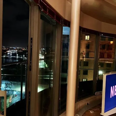 Apartment Designer Penthouse With Riverviews - G1 Centre, 3 Bedrooms, 2 Bathrooms, 1 Living / Kitchen. Full Floor, Wrap Around Terrace, Panoramic Views, Off Station / Buchanan Street