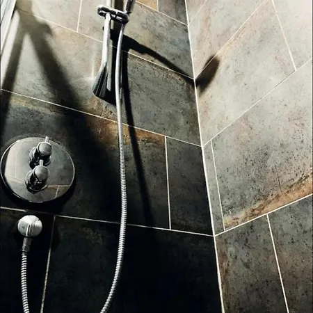 Designer Penthouse With Riverviews - G1 Centre, 3 Bedrooms, 2 Bathrooms, 1 Living / Kitchen. Full Floor, Wrap Around Terrace, Panoramic Views, Off Station / Buchanan Street *