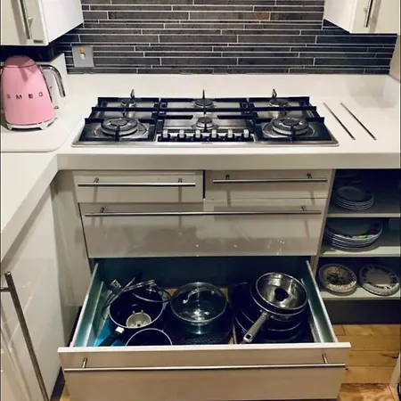 Designer Penthouse With Riverviews - G1 Centre, 3 Bedrooms, 2 Bathrooms, 1 Living / Kitchen. Full Floor, Wrap Around Terrace, Panoramic Views, Off Station / Buchanan Street 公寓